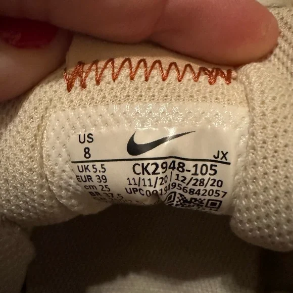 Nike Venture Runner Retro Sneakers Women Size 8 Cream Orange athletic casual - Picture 9 of 9